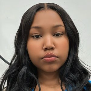 Meet your Posher, Yas